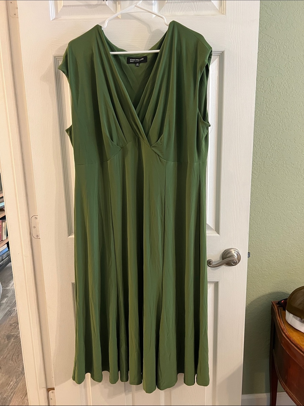 Jones New York Olive Sleeveless V-Neck Draped Midi Dress